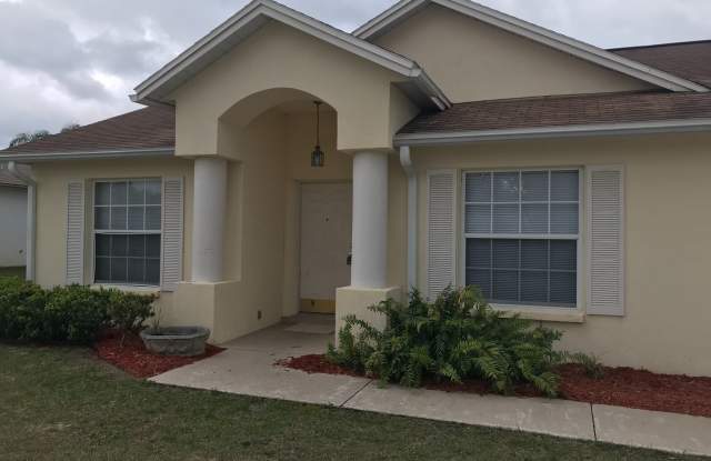 Single family home close to the lake and walk path Gallery 2