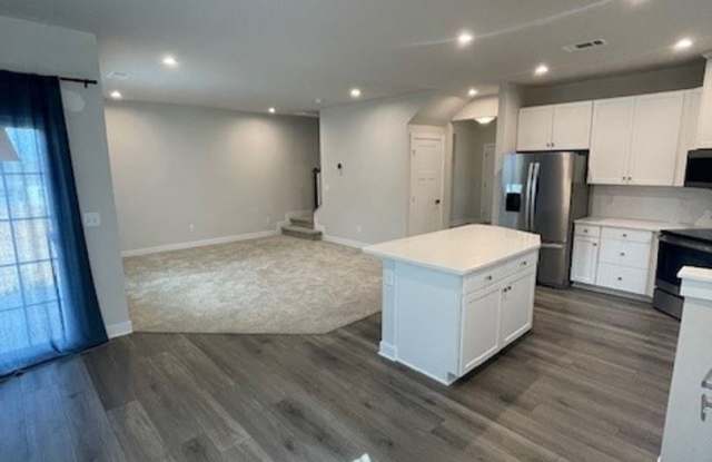 Like New Large home in Brentwood Area Gallery 2