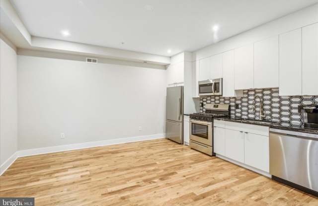 2633 ANNIN Street unit: 2 photos photos