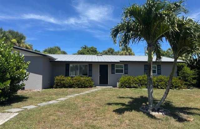 709 SE Alamanda Way photos photos