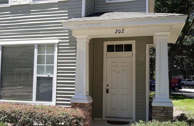 202 Golden Pond Ct - 202 Golden Pond Court, Valrico, FL 33594