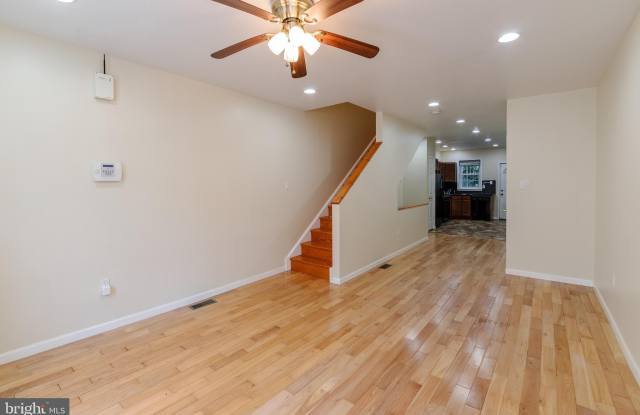 2136 SEARS STREET Gallery 3