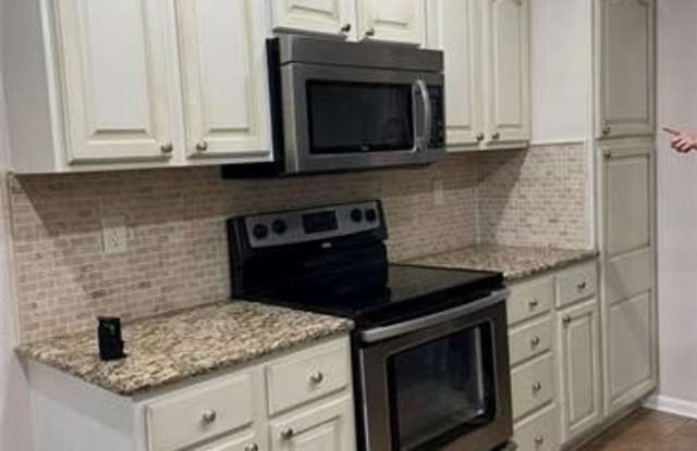 26 WHITEOAK Court Gallery 2
