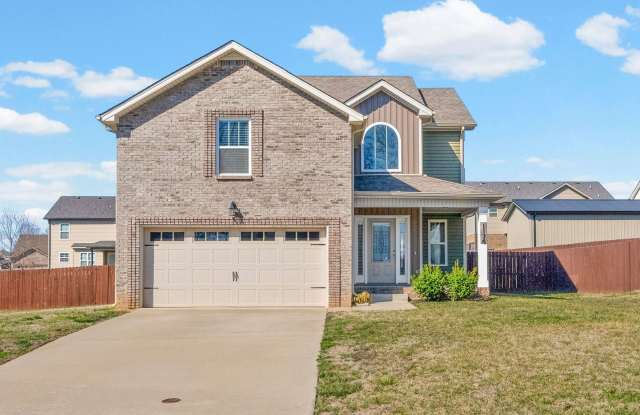 Pet Friendly Three Bedroom with Bonus! - 1176 Elizabeth Ln, Clarksville, TN 37042