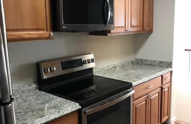 852 DOGWOOD COURT - 852 Dogwood Court, Herndon, VA 20170