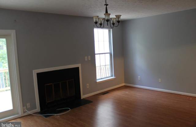 9445 FENS HOLLOW Gallery 3