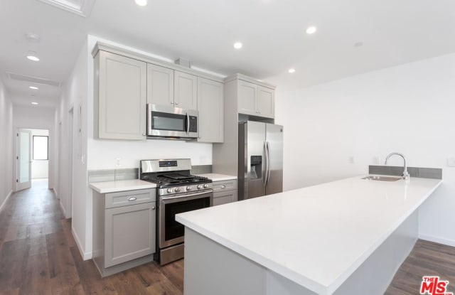 1906 South PALM GROVE Avenue - 1906 South Palm Grove Avenue, Los Angeles, CA 90016