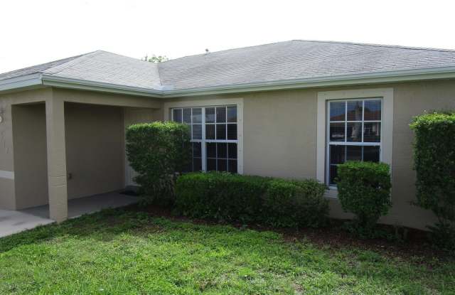 Freshly Painted: 3 bedroom 2 bathroom single family home with screened lania photos photos