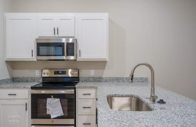 NEW NEW NEW! Modern Duplex with Garage & Fenced Yard Gallery 4