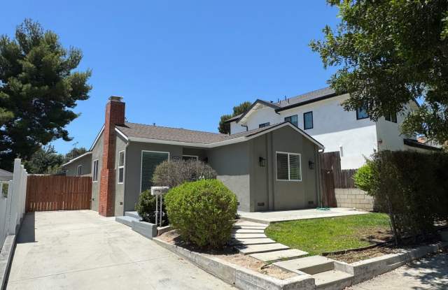 Spacious 4-Bedroom Home in Montrose with Large Private Deck & 2 Car Garage photos photos