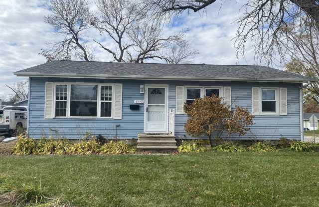 1990 27th Street - 1990 27th Street, Marion, IA 52302