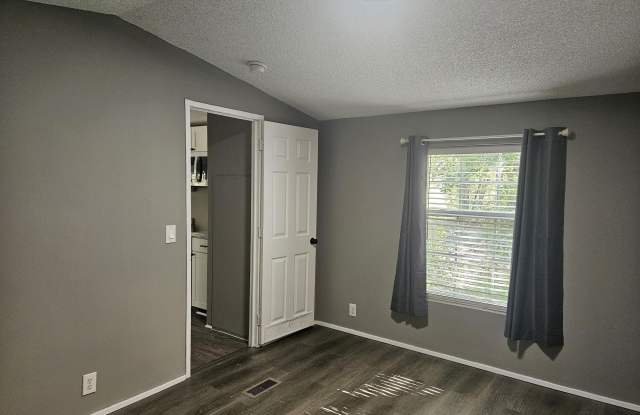 1562 BLUE JAY Drive Gallery 4