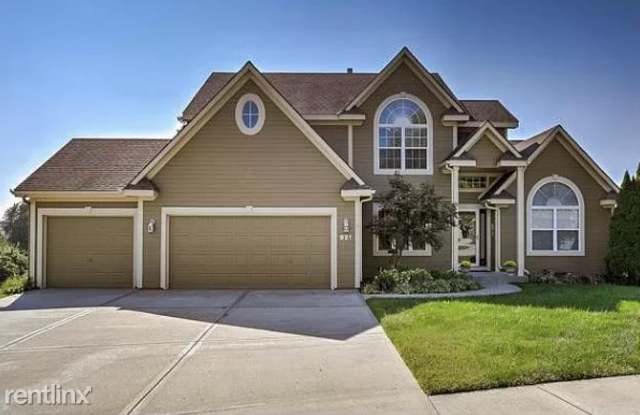 921 Redwood Ct Gallery 2