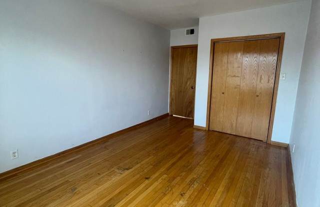 4024 West Montrose Gallery 3