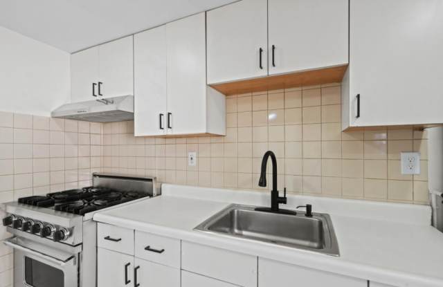 42 Washington Pl Gallery 2