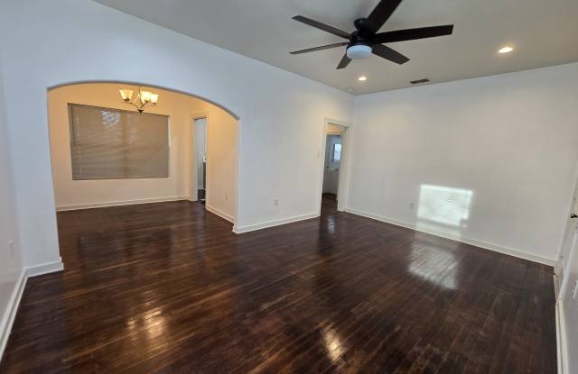 809 Elmwood Drive Gallery 2