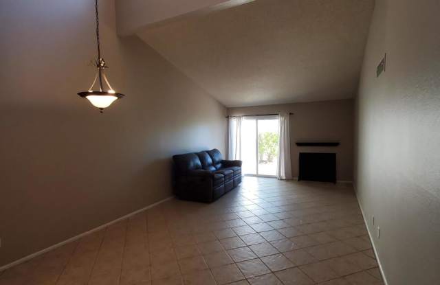 1657 N VENTURA Lane Gallery 2