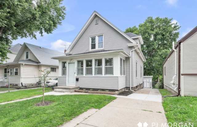 3 bedroom, 1 Bathroom Rental! - 1339 South 22nd Street, Omaha, NE 68108