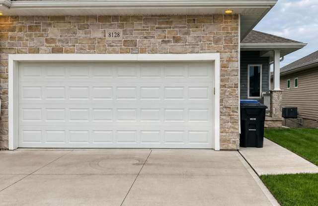Beautiful 3 Bedroom 3 Bathroom Home in the Gretna School District! Gallery 1