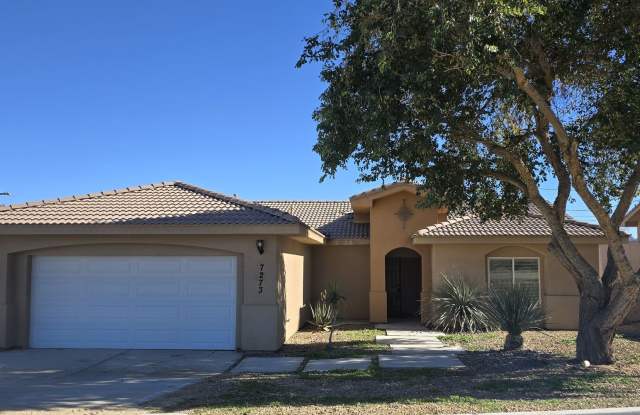 Beautiful 3/2 in the heart of JT! - 7273 Agave Road, Joshua Tree, CA 92252