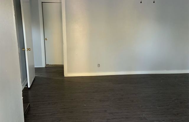 7006 Guadalupe Street Gallery 2