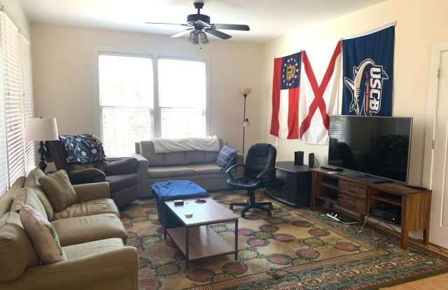 3BR home close to downtown Gallery 4
