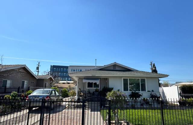 3 Bedroom 2 Bath unit in duplex MOVE IN READY!! photos photos