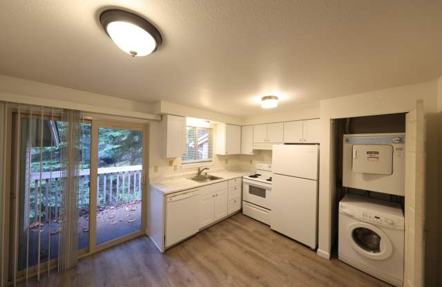 2 Bed 1 Bath - Excellent Condition - NAS Whidbey Gallery 4