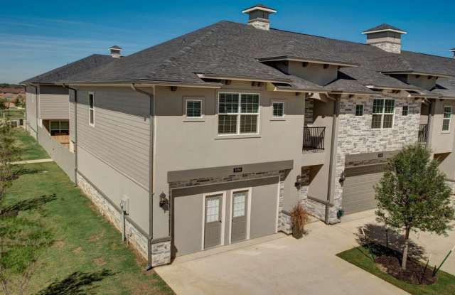 Available August 2027! Modern 4 Bed, 4.5 Bath Townhome! Gallery 3