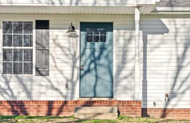 Welcome to 152 Monarch Ln Gallery 4