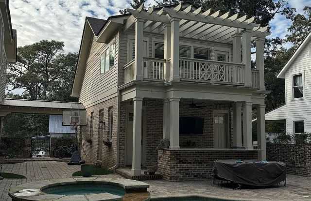 111 Magnolia Avenue - 111 Magnolia Avenue, Fairhope, AL 36532