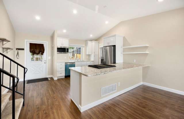 Spacious 3-Bedroom Home  & Attached Garage Gallery 3