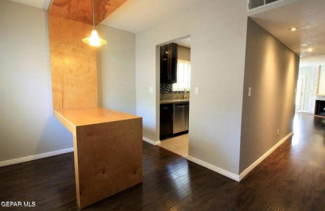 417 IRONDALE Drive Gallery 4