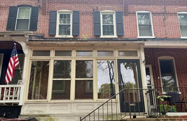 924 Lovering Avenue Gallery 2