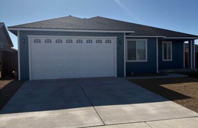<b>Corner lot Three Bedroom Fernley Home<br><br> photos photos