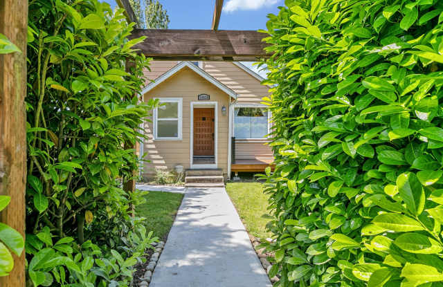 Spacious 4 Bedroom Home in Seattle Gallery 2