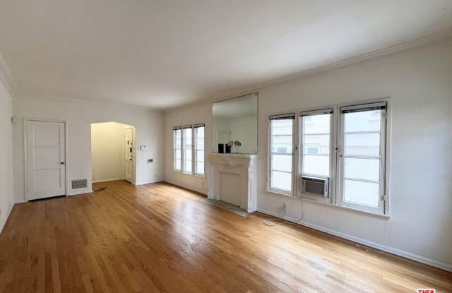 233 S Gale Dr Dr - 233 South Gale Drive, Beverly Hills, CA 90211