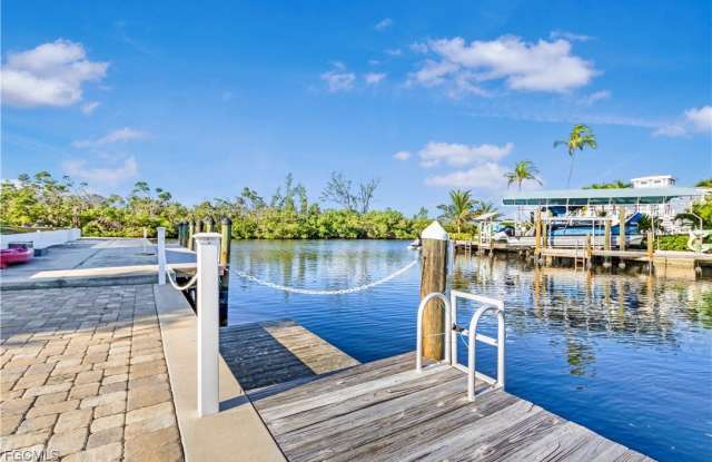 2790 Teal Court photos photos