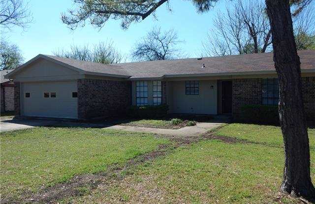 1116 Tobie Layne Street - 1116 Tobie Layne St, Benbrook, TX 76126