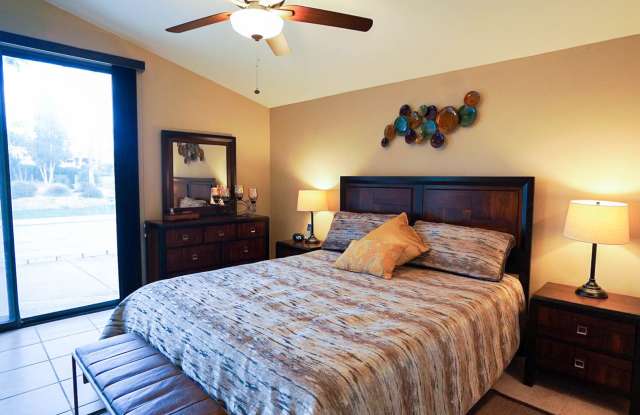 Stylish Condo with Golf Course Views in Gated Cathedral Canyon Country Club (Monthly Only - No Long Term) Gallery 3