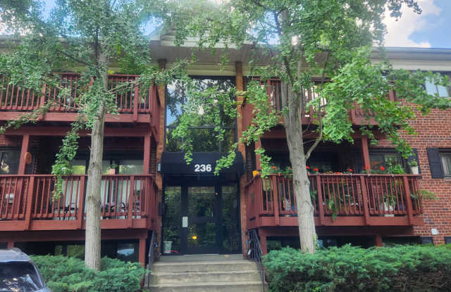 Spacious Condo Close to King St Metro/Old Town photos photos