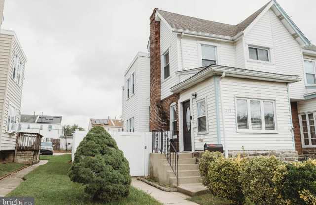 233 LEON Avenue Gallery 1