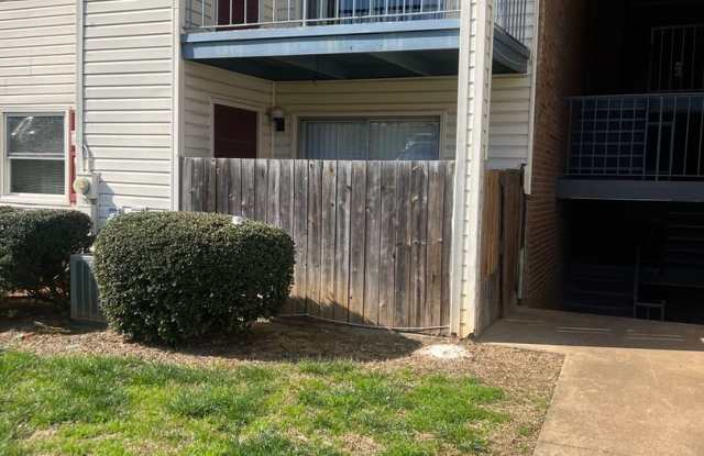 2 Bedroom 2 Bath Condo - 7984 Shady Oak Trail, Charlotte, NC 28210