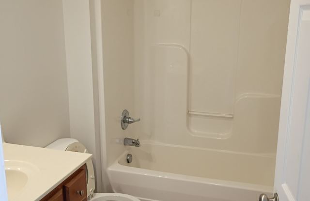 290 Creekwood Avenue - B Gallery 4
