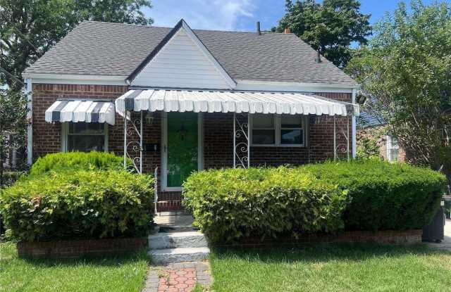 5 Wilton Street - 5 Wilton Street, North New Hyde Park, NY 11040