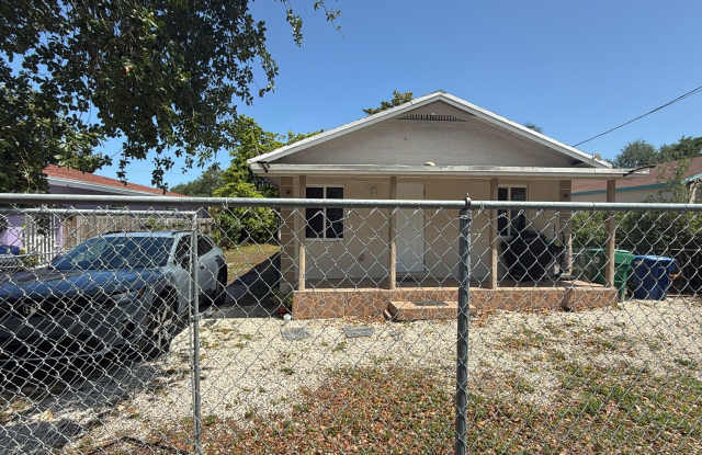 8013 NW 10 Ct photos photos