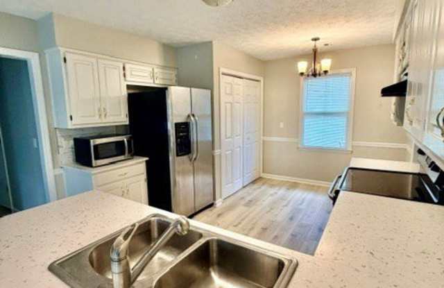 2512 Water Oak Drive Gallery 2