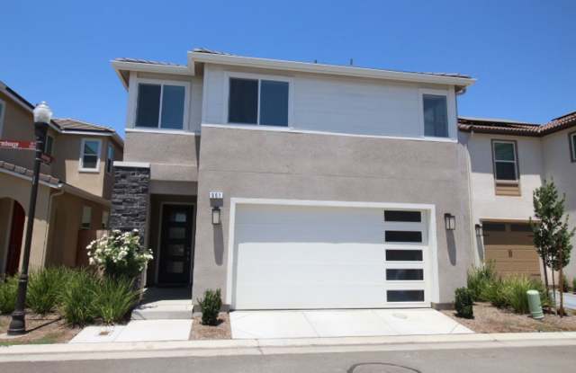 FOR RENT- 3BED/2.5BATH- Sheperd/Clovis - 651 Farmhouse Ln photos photos