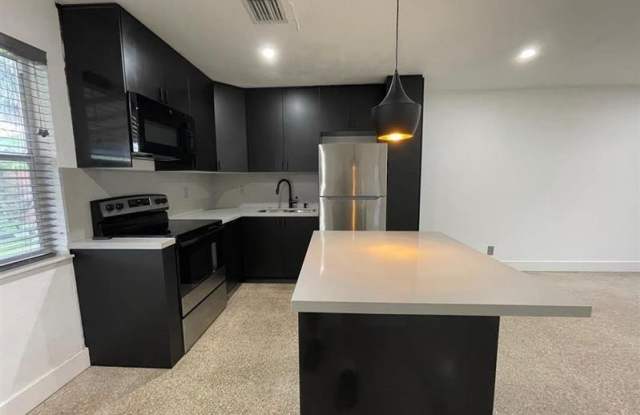 975 NE 40th St A photos photos