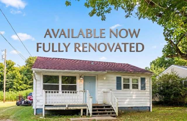 **** AVAILABLE NOW-!!! QUAINT BEMIS LOCATION***** RENOVATED 2 BEDROOM 1 BATH photos photos